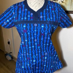 Used Wonder Flex women’s scrub top. Size small. Very comfortable.